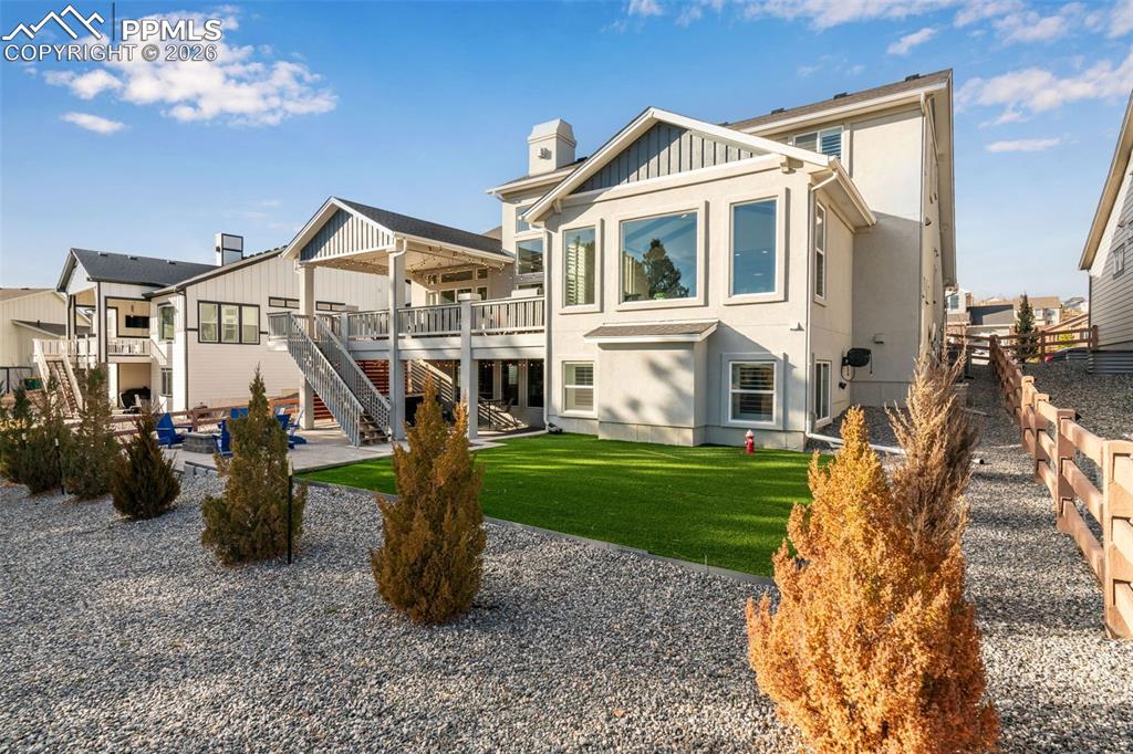 Image 4 of 50: Back of Structure