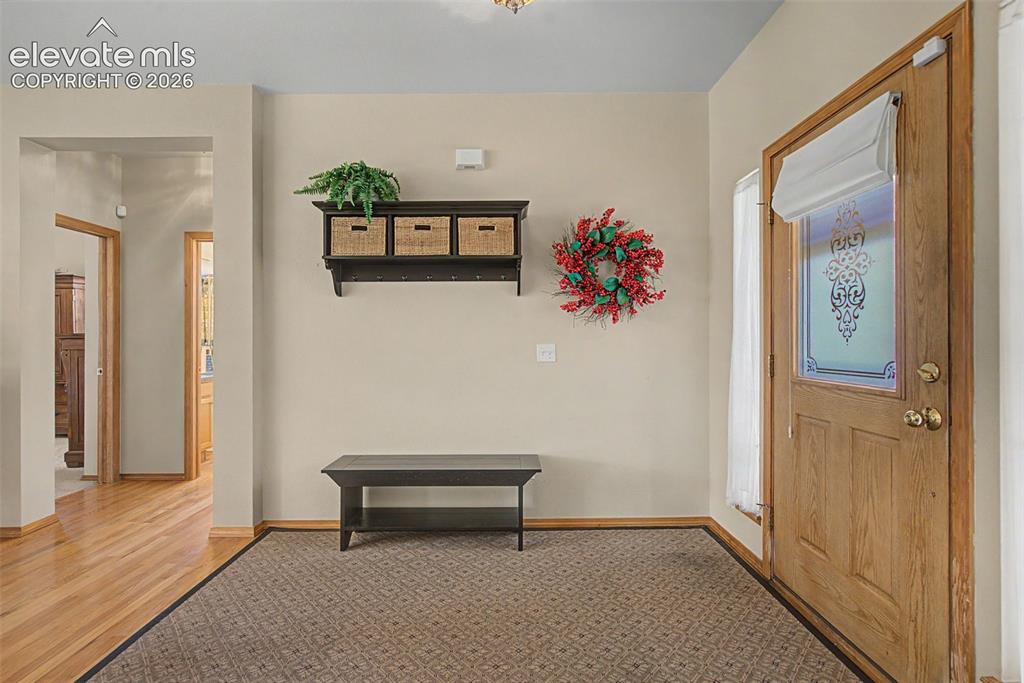 Image 5 of 37: Spacious Foyer!