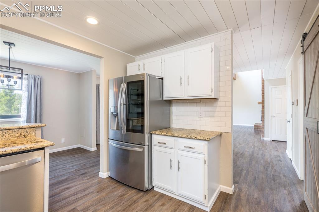 Image 5 of 38: Kitchen