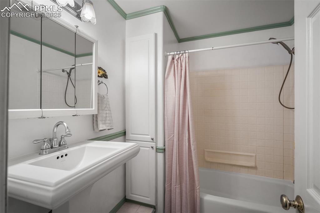 Image 43 of 49: Upstairs bathroom.