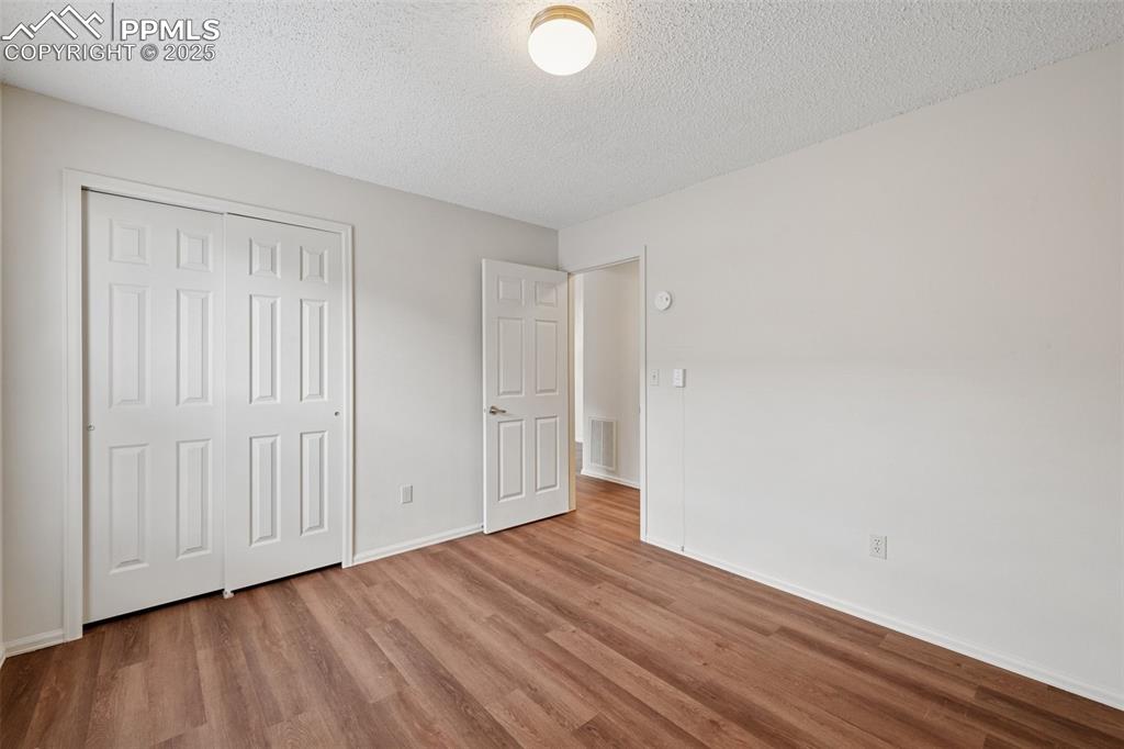 Image 16 of 27: Bedroom