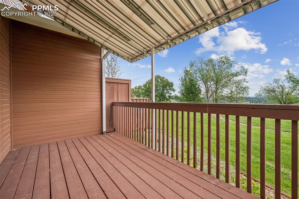 Image 18 of 27: Deck