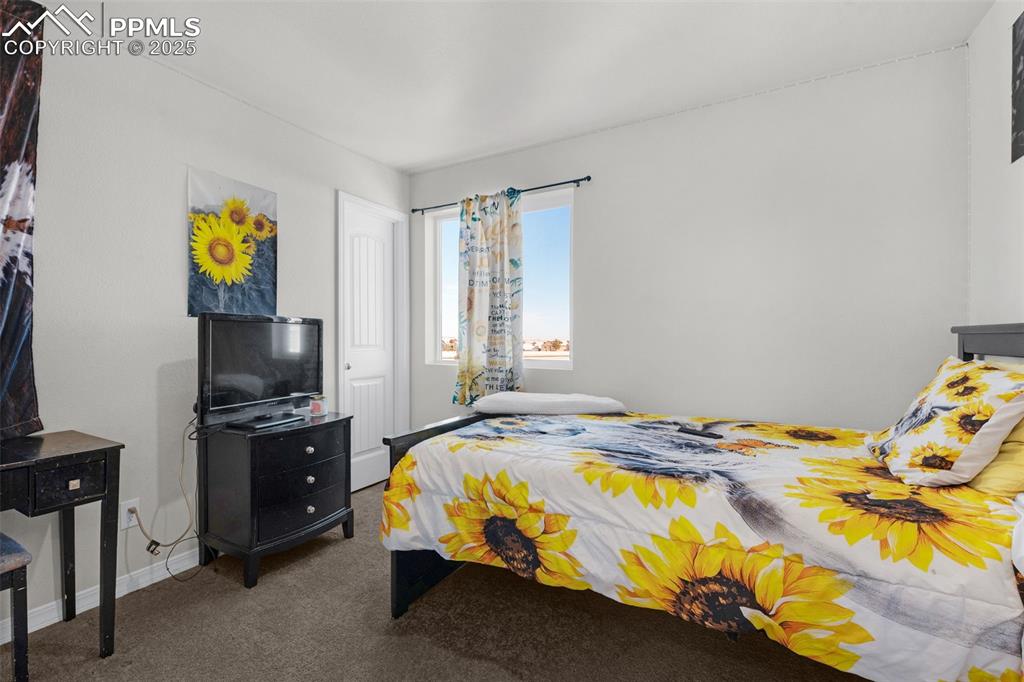 Image 23 of 38: Bedroom