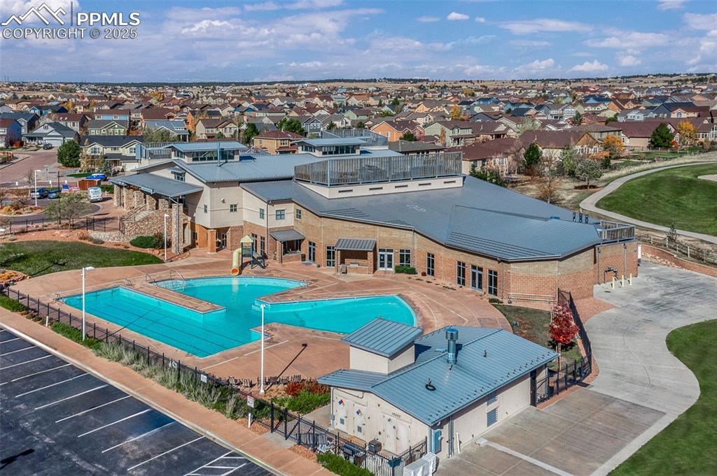 Image 36 of 38: Pool