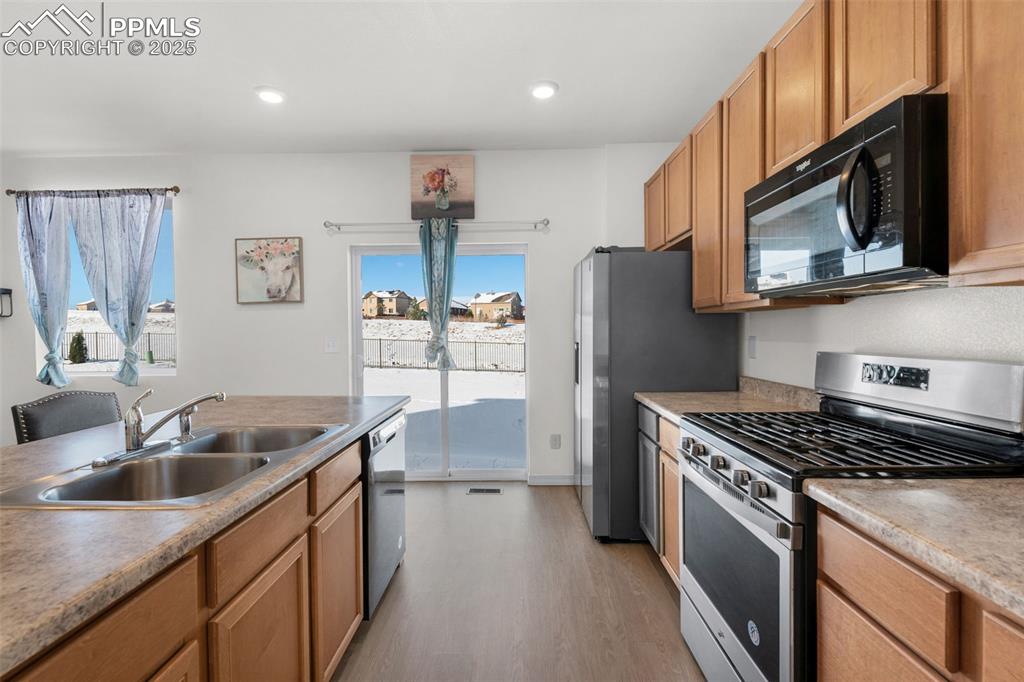 Image 8 of 38: Kitchen