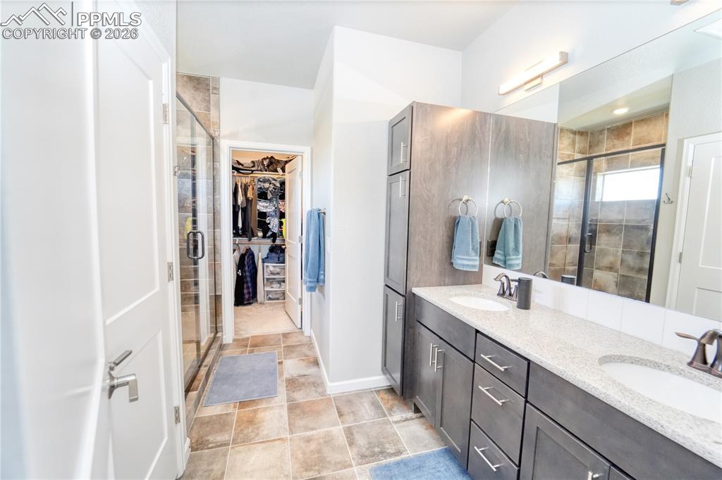 Image 10 of 26: Bathroom