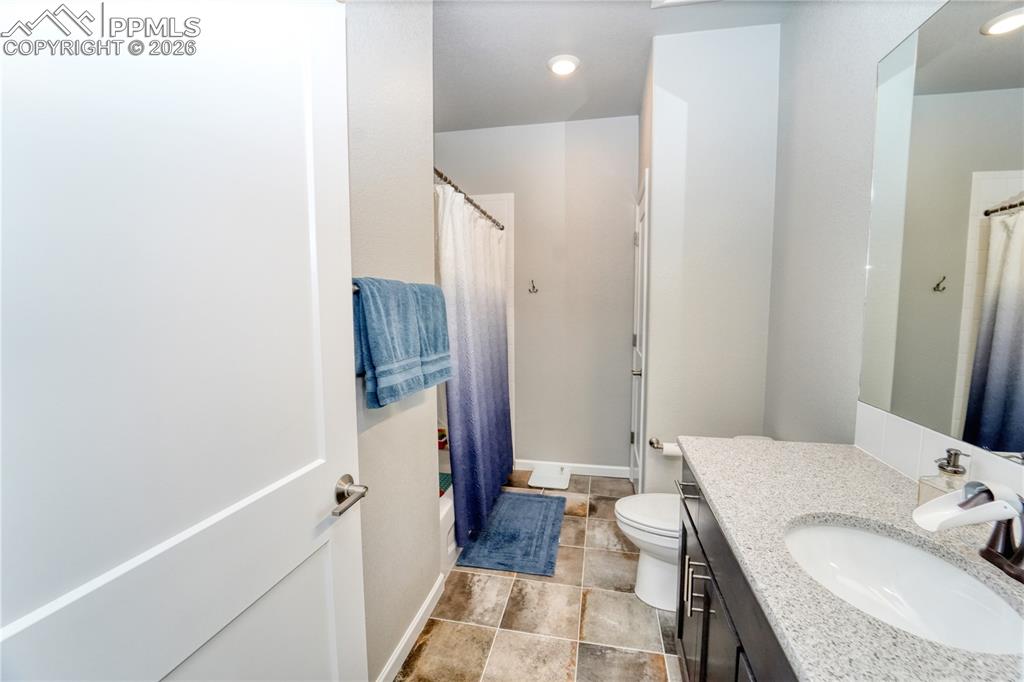 Image 19 of 26: Bathroom