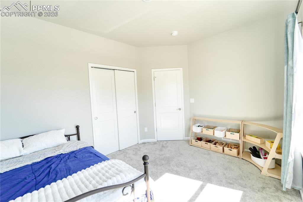 Image 21 of 26: Bedroom