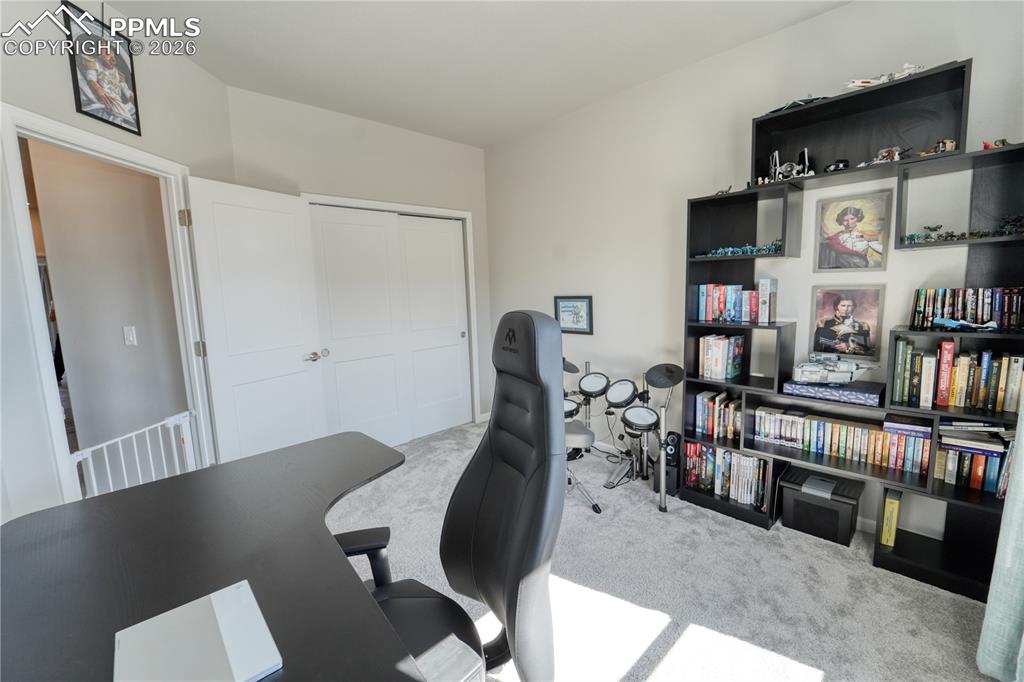 Image 23 of 26: Office