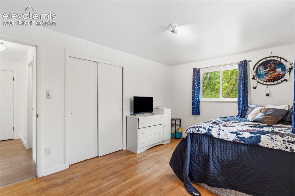 Image 16 of 37: Bedroom