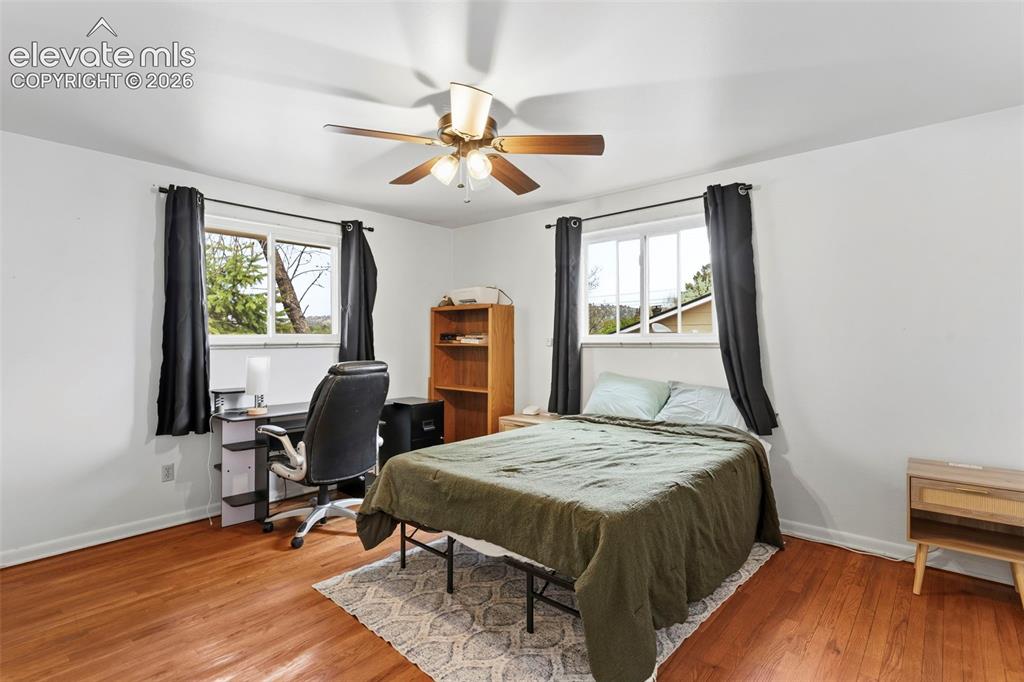 Image 17 of 37: Bedroom
