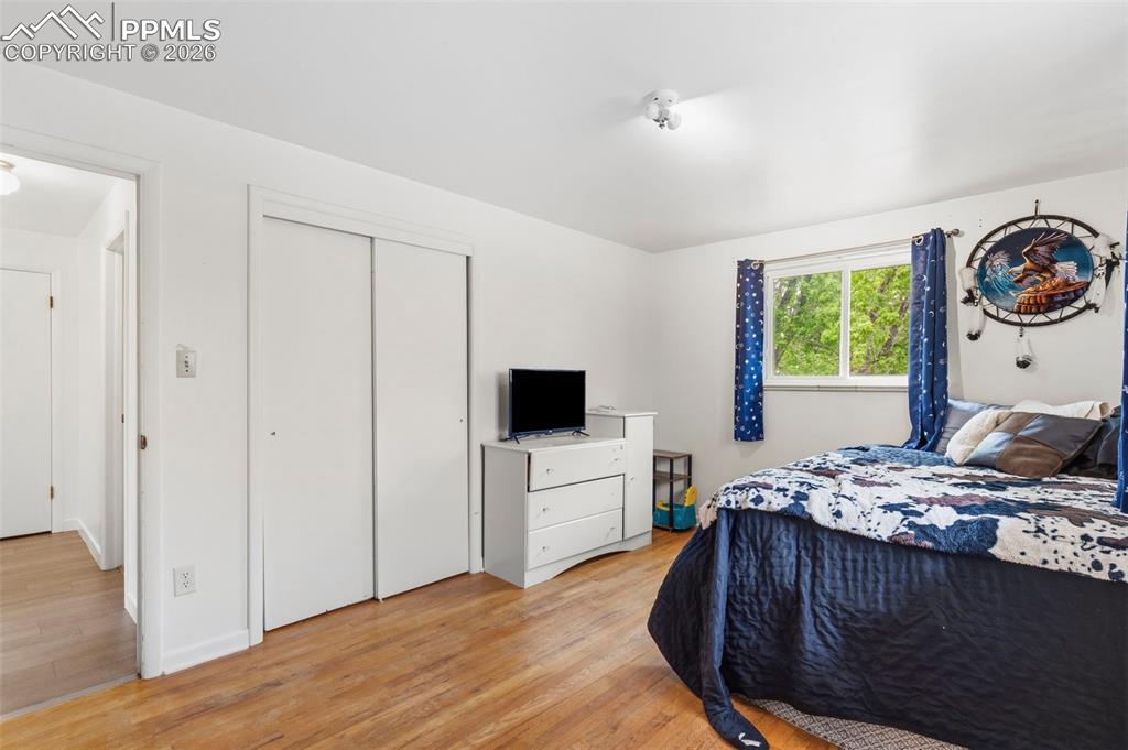Image 18 of 37: Bedroom