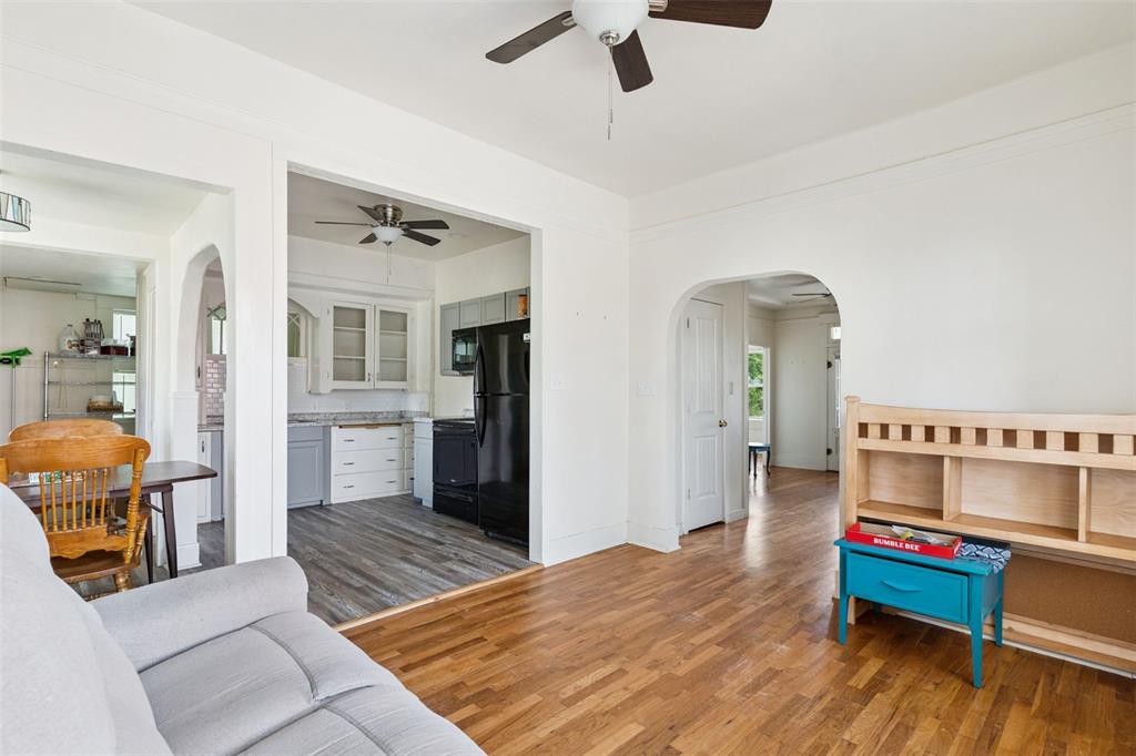 Image 2 of 23: Living Room