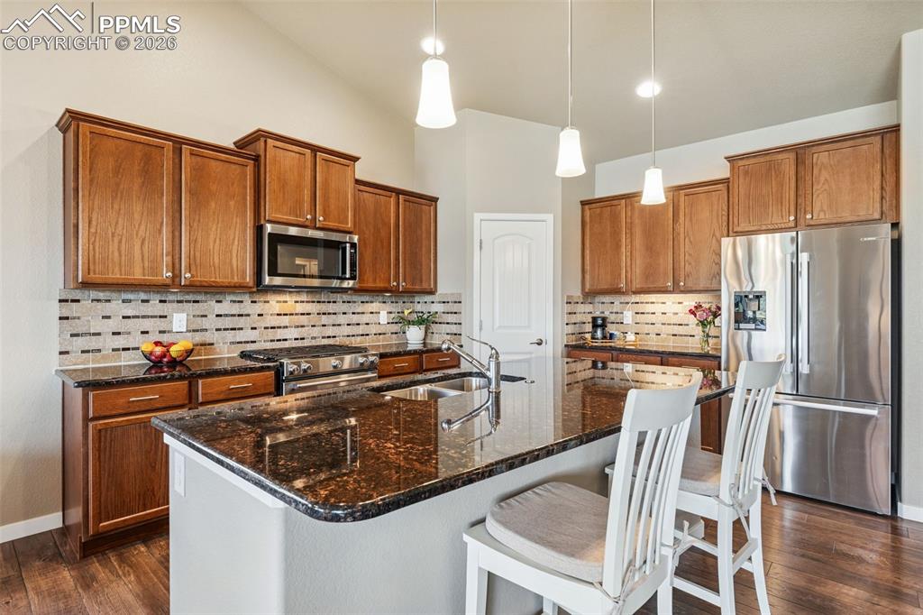 Image 15 of 48: Kitchen