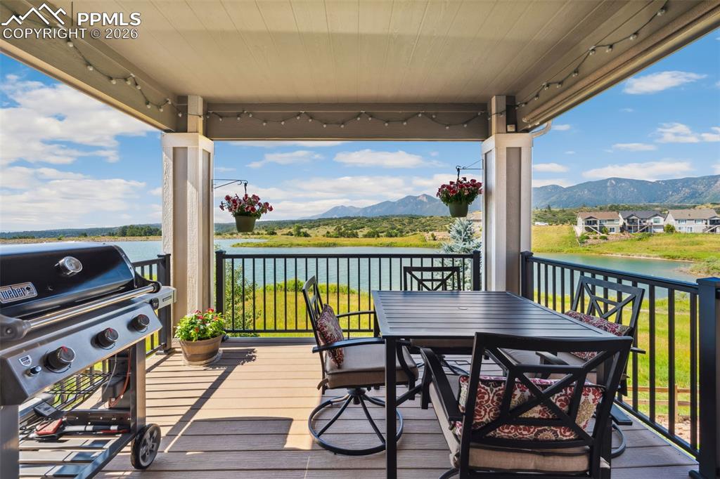 Image 16 of 48: Deck