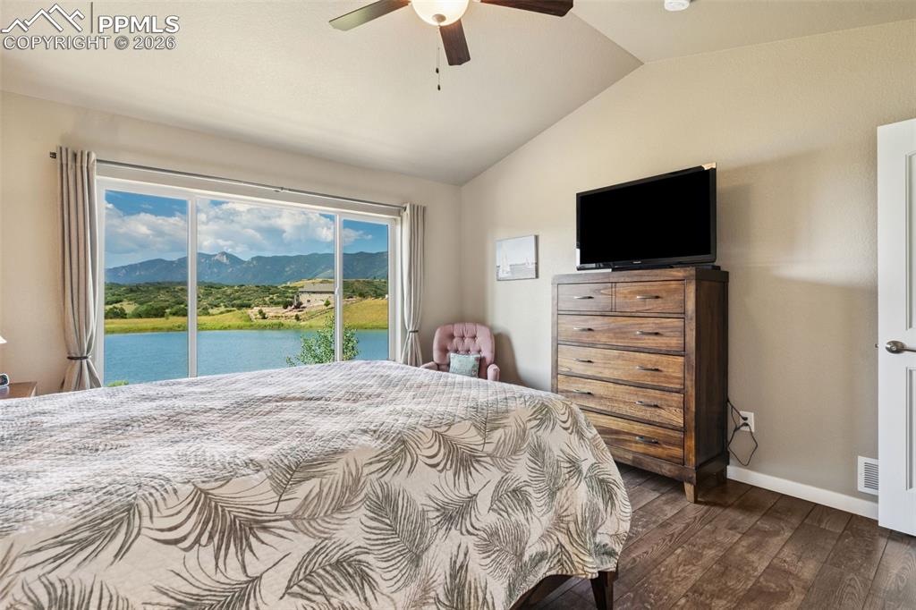 Image 22 of 48: Master Bedroom