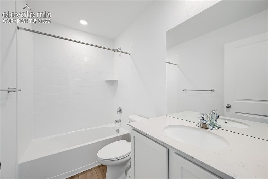 Image 11 of 14: Bathroom