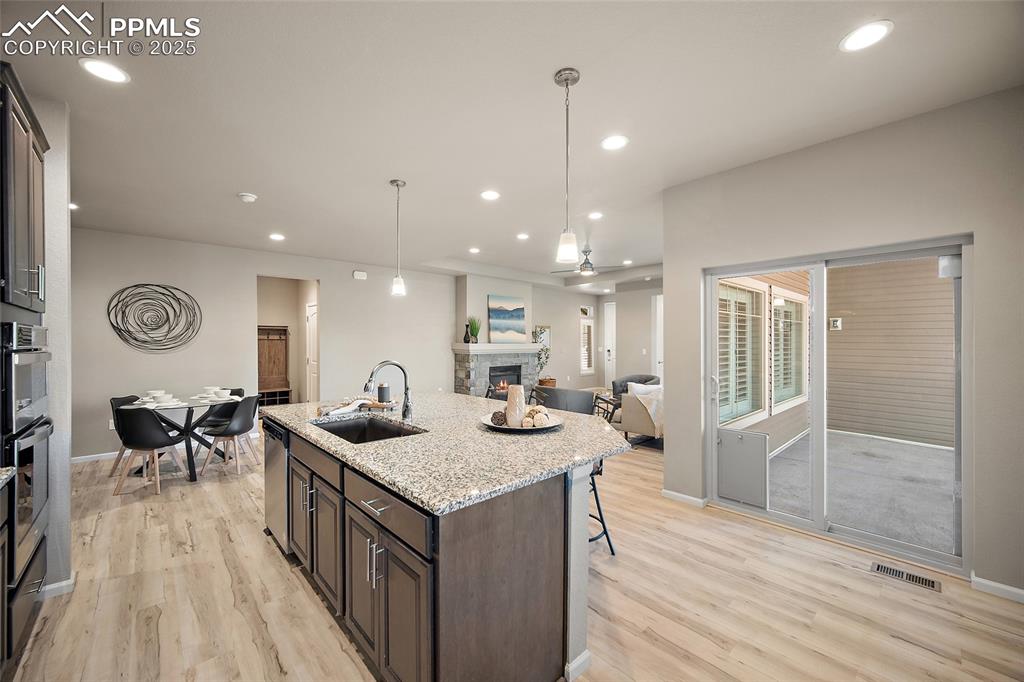 Image 12 of 50: Kitchen