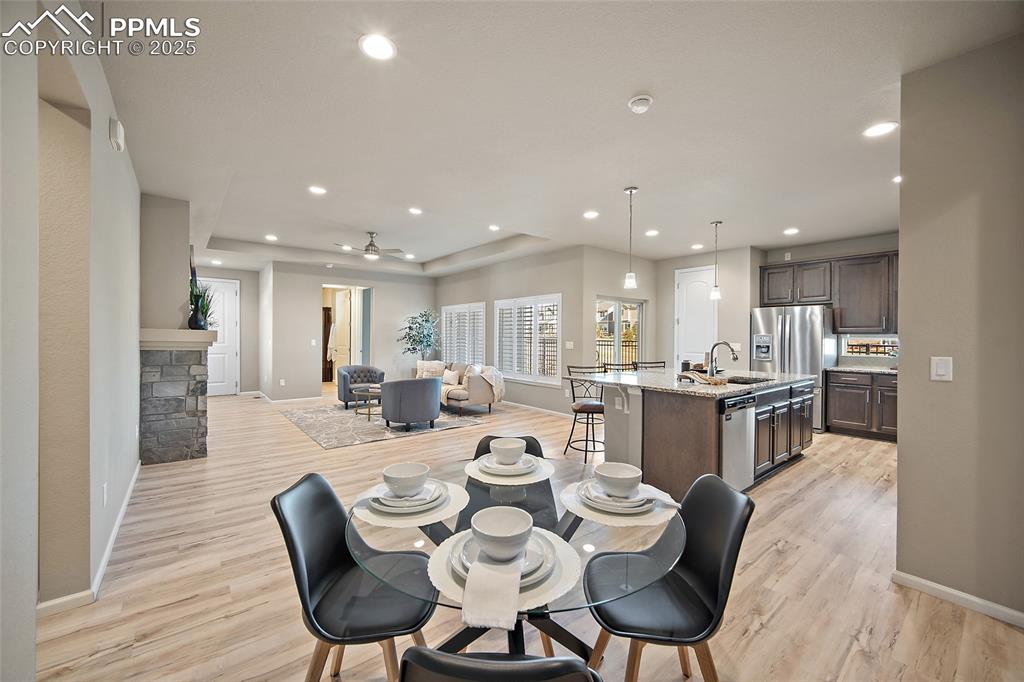 Image 14 of 50: Dining Area