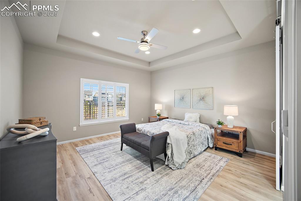 Image 15 of 50: Bedroom