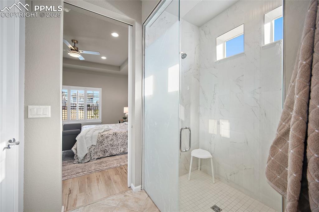 Image 18 of 50: Bathroom