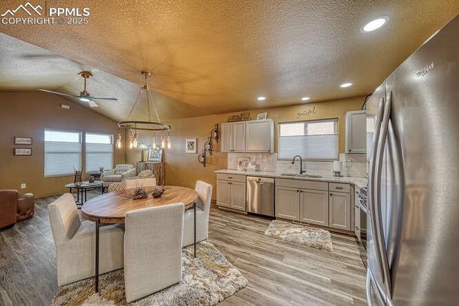 Image 10 of 42: Kitchen