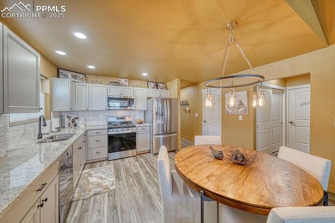 Image 11 of 42: Kitchen