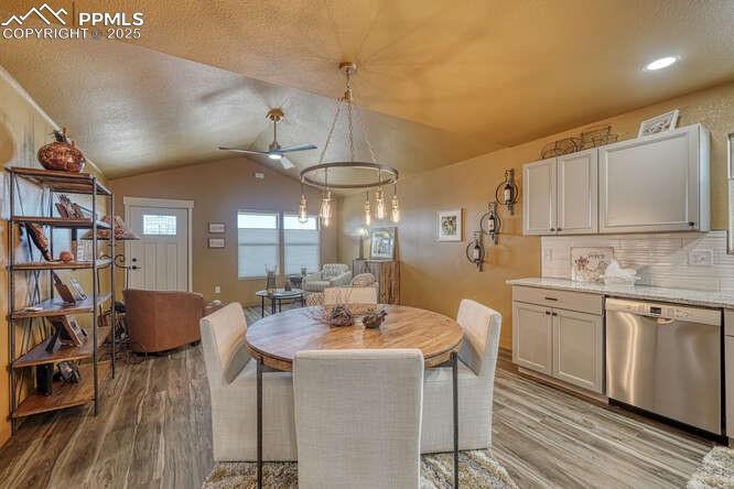 Image 12 of 42: Dining Area