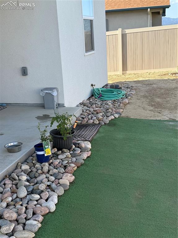 Image 26 of 42: Yard