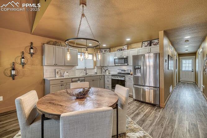 Image 9 of 42: Kitchen