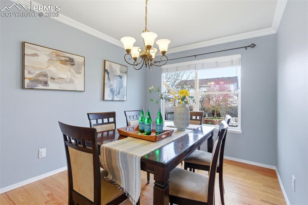 Image 10 of 50: Dining Area