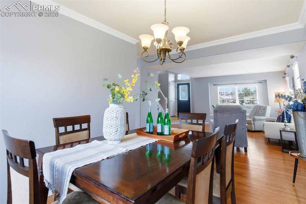 Image 11 of 50: Dining Area