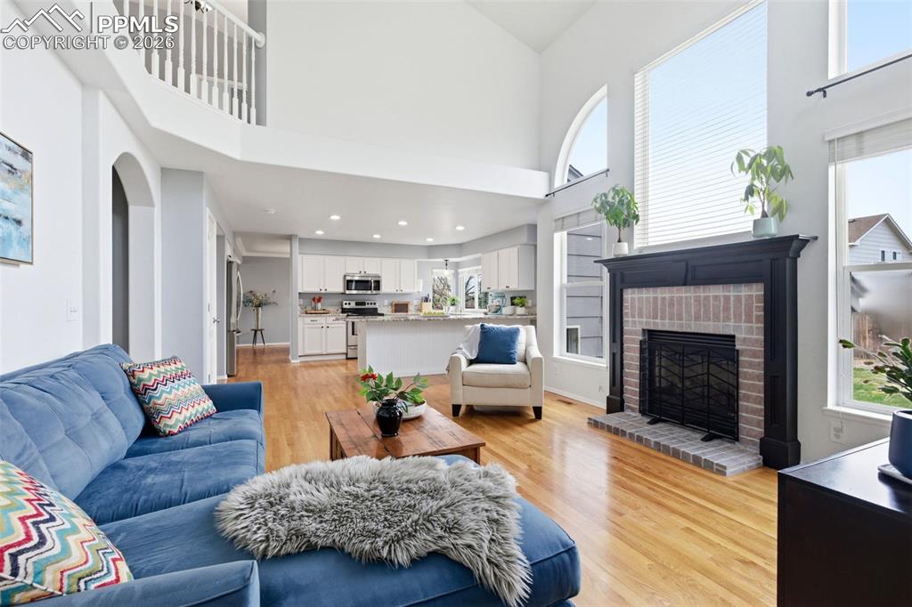 Image 18 of 50: Living Room