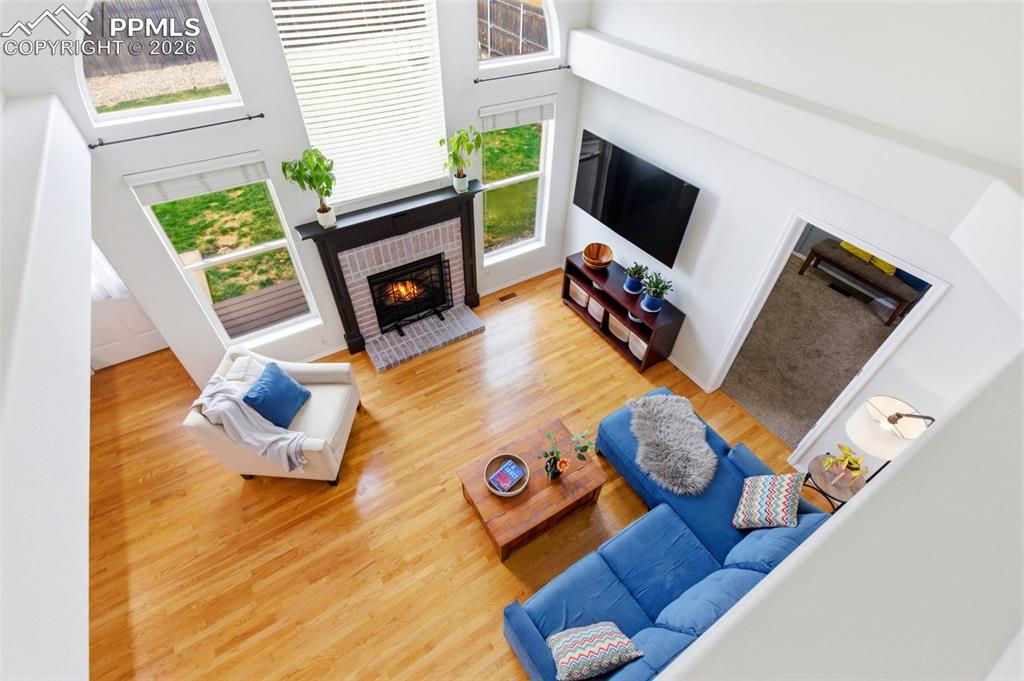 Image 20 of 50: Living Room