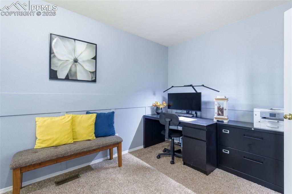 Image 21 of 50: Office