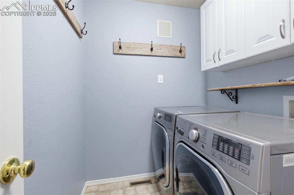 Image 22 of 50: Laundry