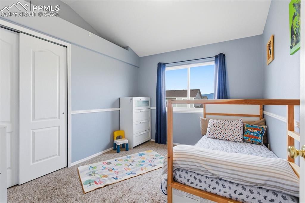 Image 27 of 50: Bedroom