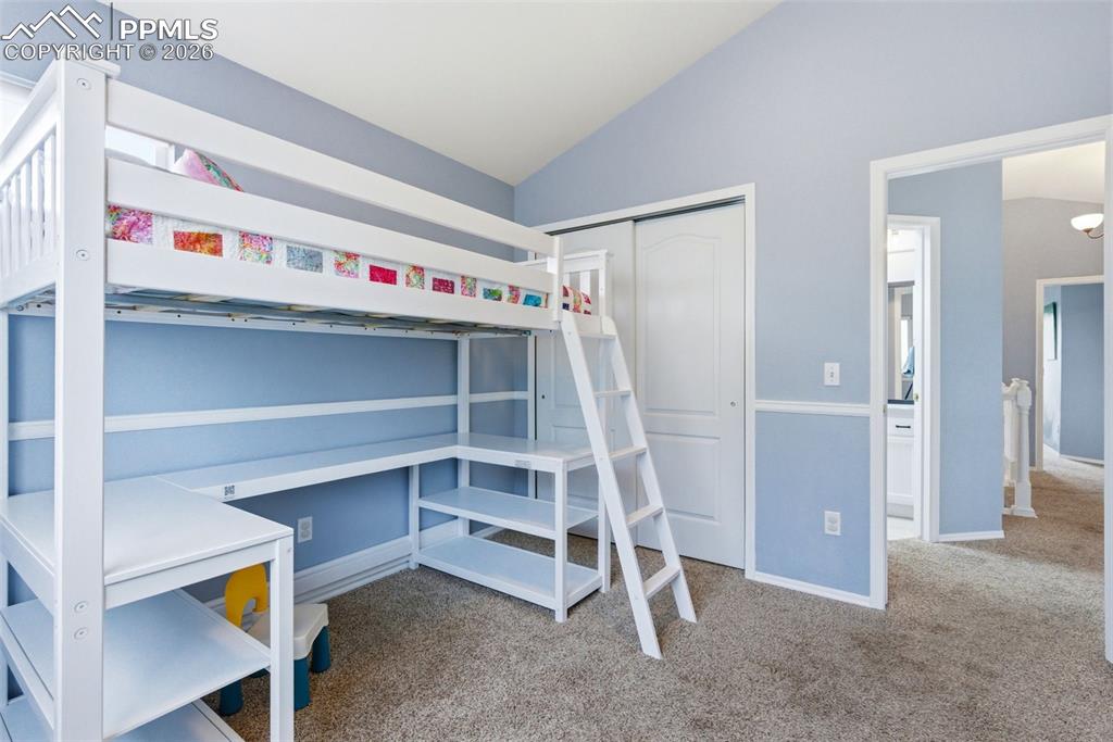 Image 31 of 50: Bedroom