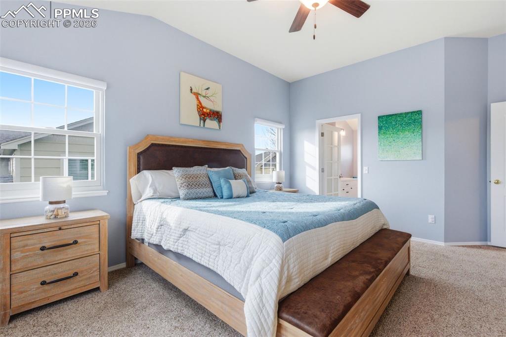 Image 4 of 50: Bedroom