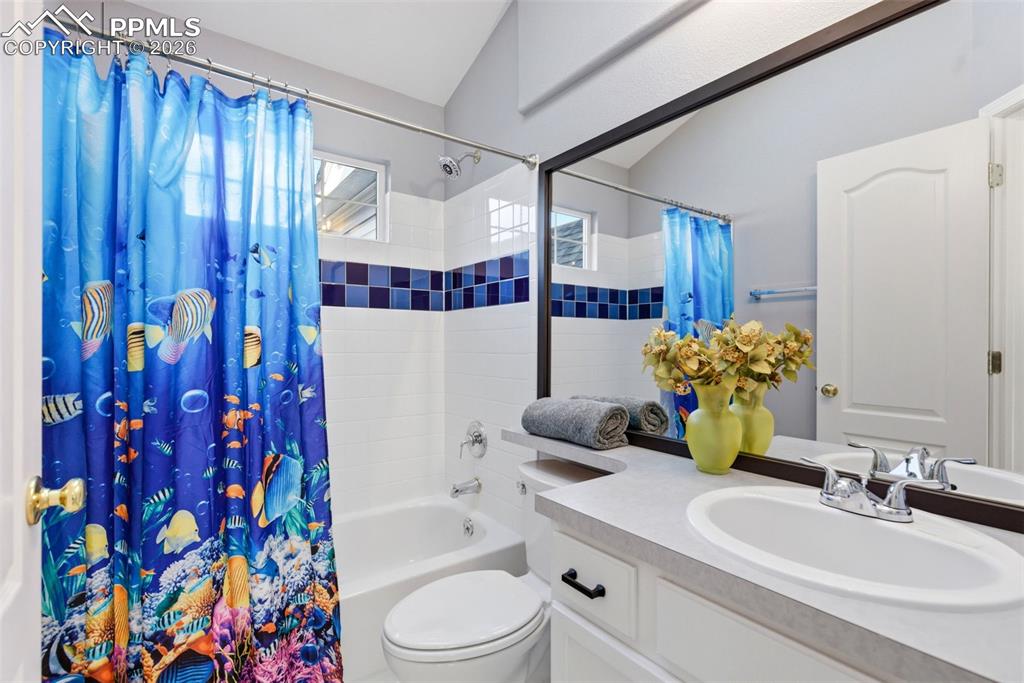 Image 41 of 50: Bathroom