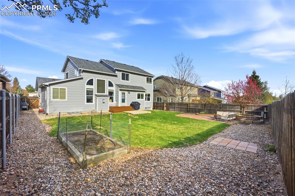 Image 42 of 50: Back of Structure