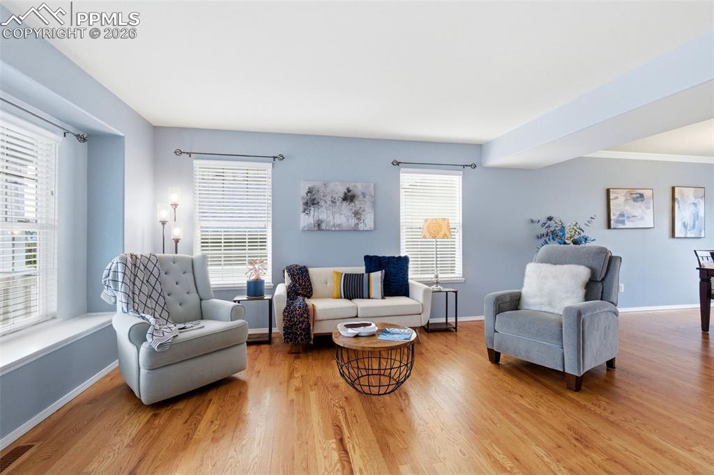 Image 9 of 50: Living Room