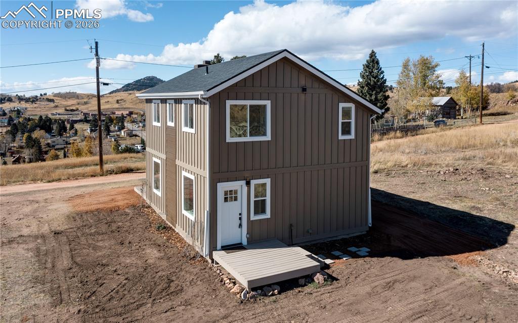 Image 25 of 26: Back of Structure