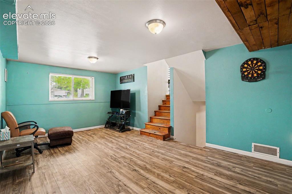 Image 17 of 23: Sitting Room