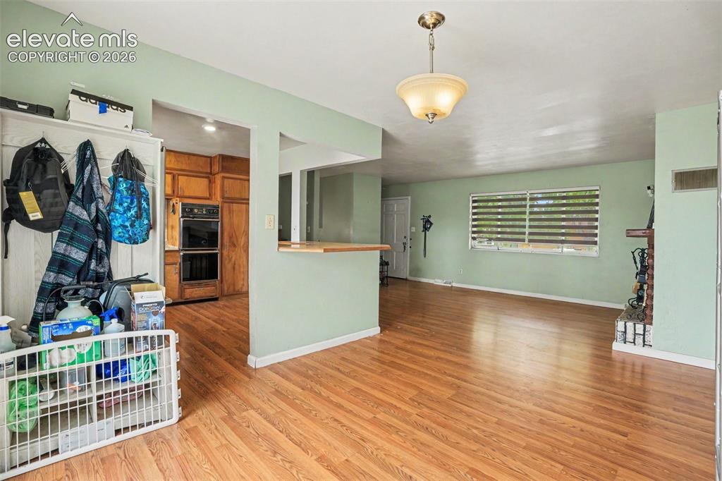 Image 7 of 23: Kitchen
