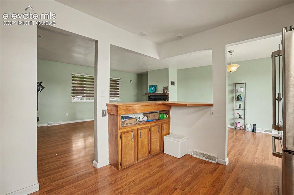 Image 8 of 23: Kitchen