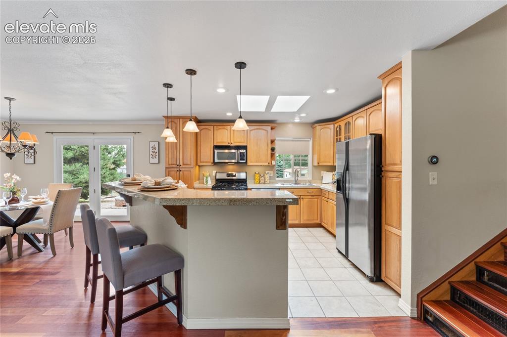 Image 14 of 50: Kitchen