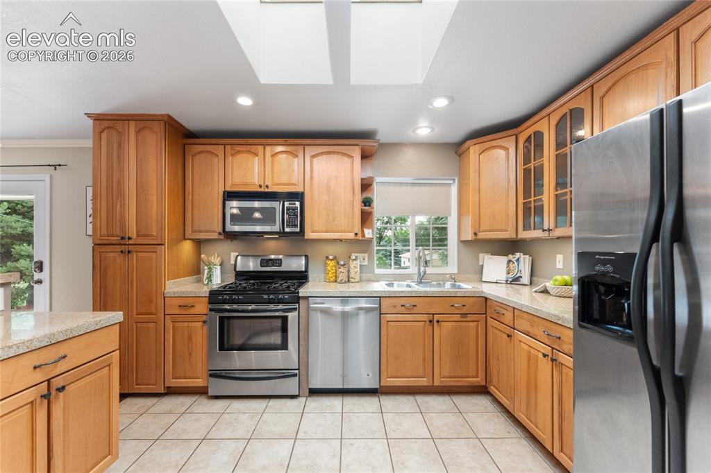 Image 15 of 50: Kitchen