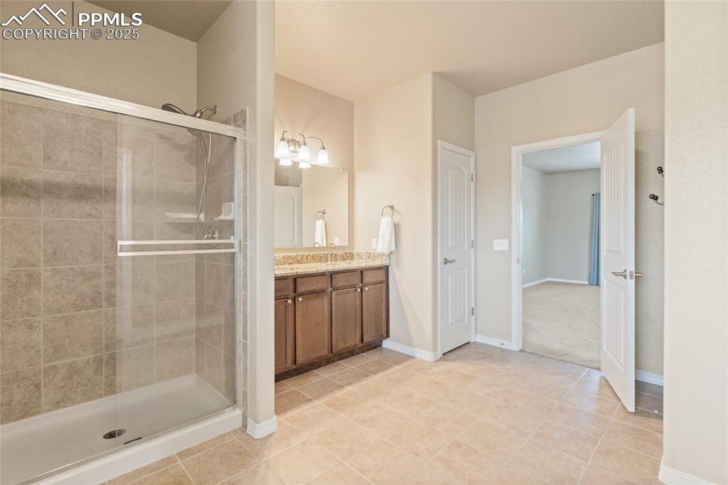 Image 29 of 34: Bathroom