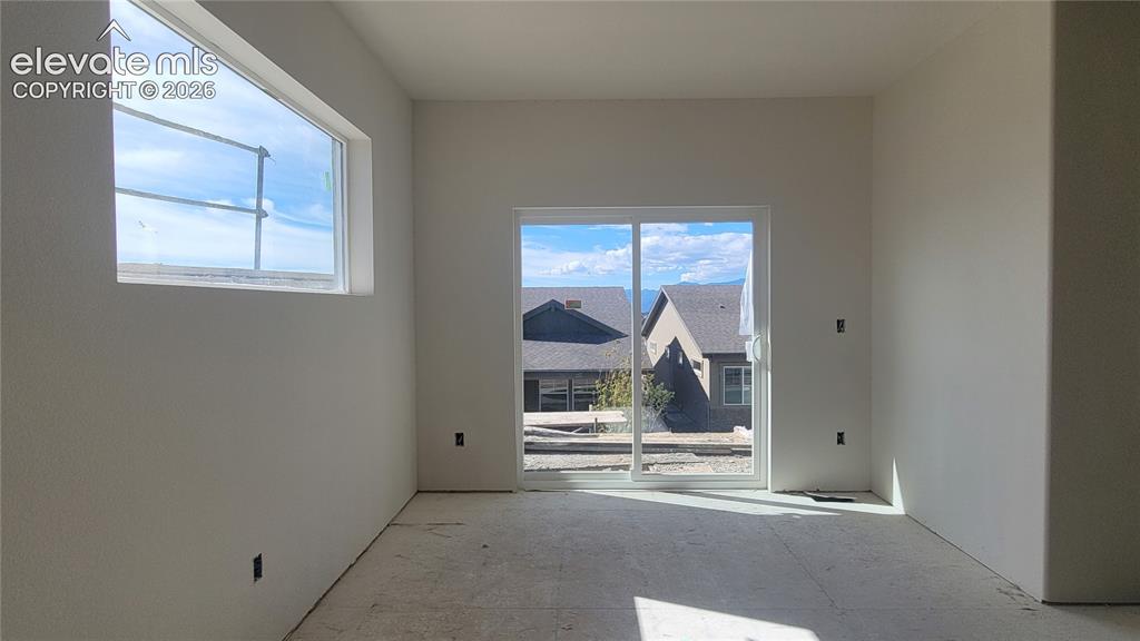 Image 11 of 44: Dining Area